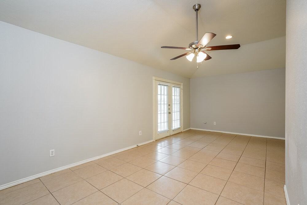 16746 Summer Dawn Ln - Photo 4 of 16