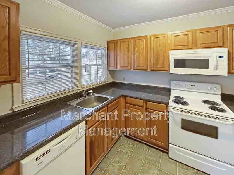 665 Ravenel St - Photo 7 of 16