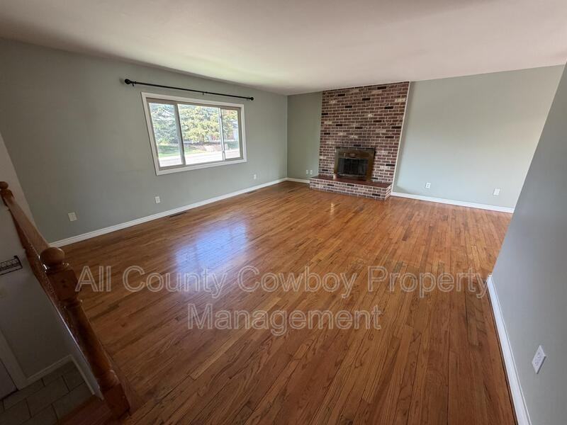 1602 Mitchell St - Photo 3 of 17