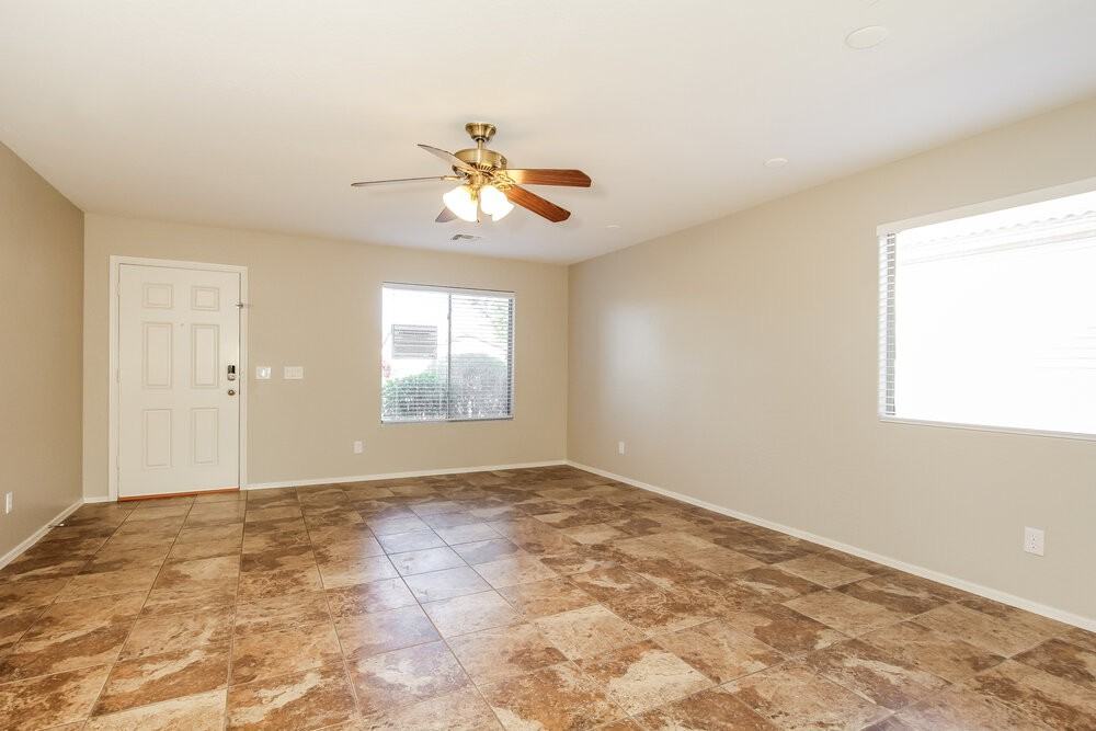 16245 W Calavar Rd - Photo 4 of 19