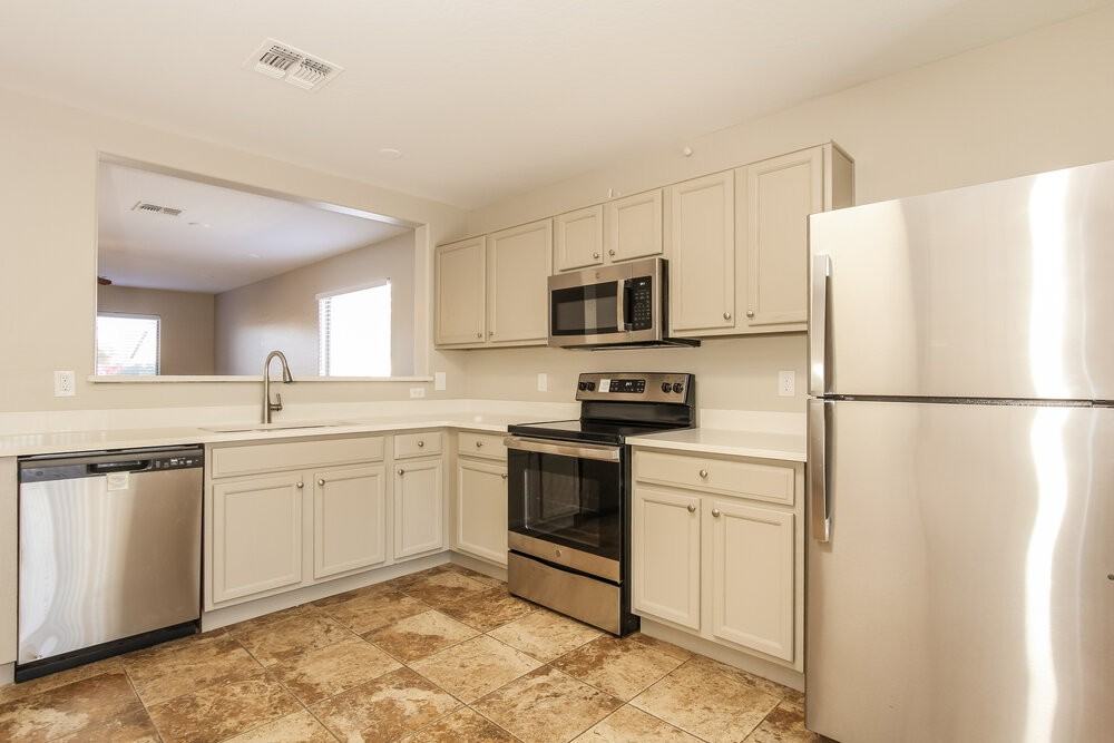16245 W Calavar Rd - Photo 7 of 19