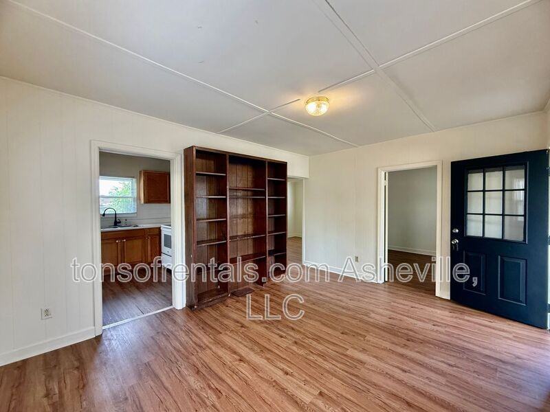 2604 Hendersonville Rd - Photo 3 of 13