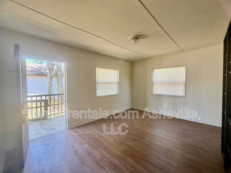 2604 Hendersonville Rd - Photo 4 of 13