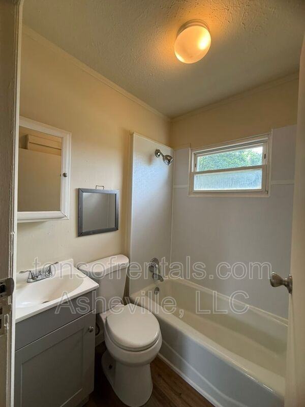 2604 Hendersonville Rd - Photo 7 of 13