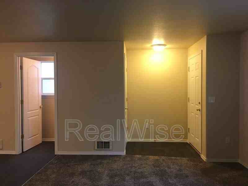 2621 Nw Cedar Ave #4 - Photo 3 of 28