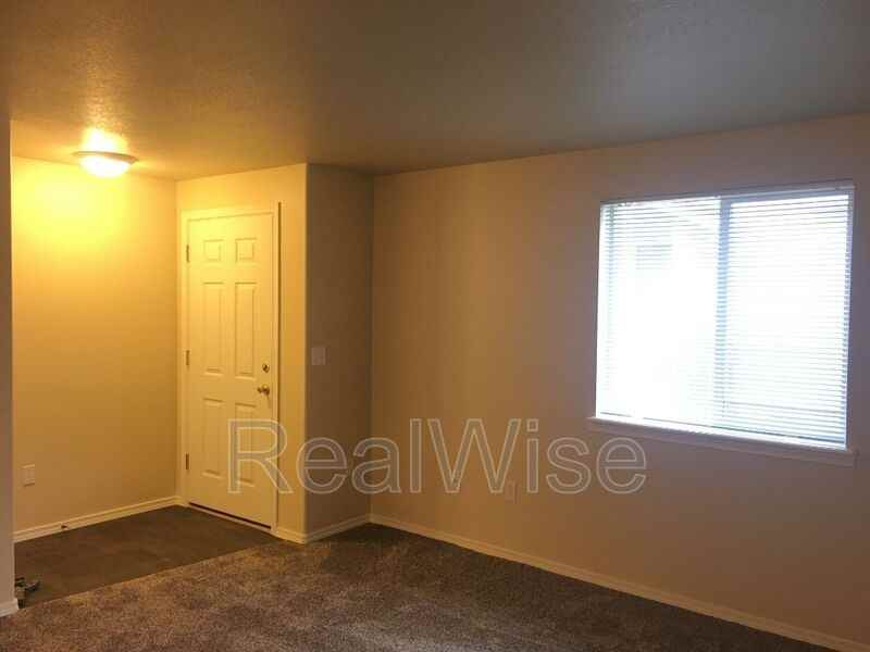 2621 Nw Cedar Ave #4 - Photo 4 of 28