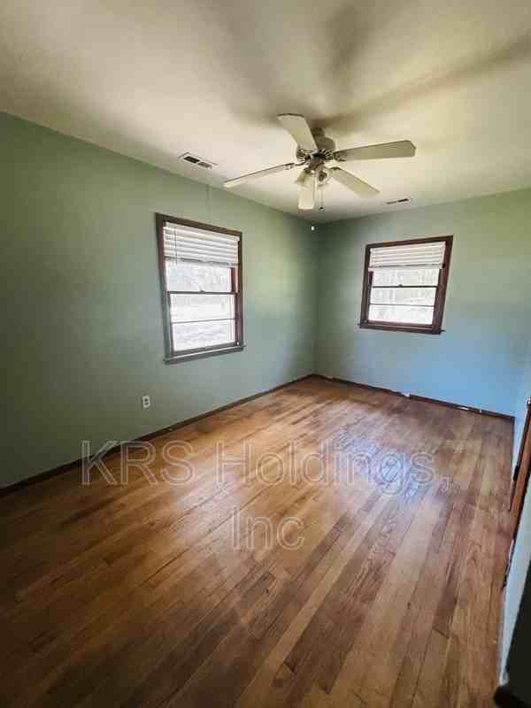 1740 Bickerstaff Rd - Photo 5 of 10