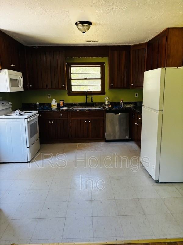 1740 Bickerstaff Rd - Photo 7 of 10