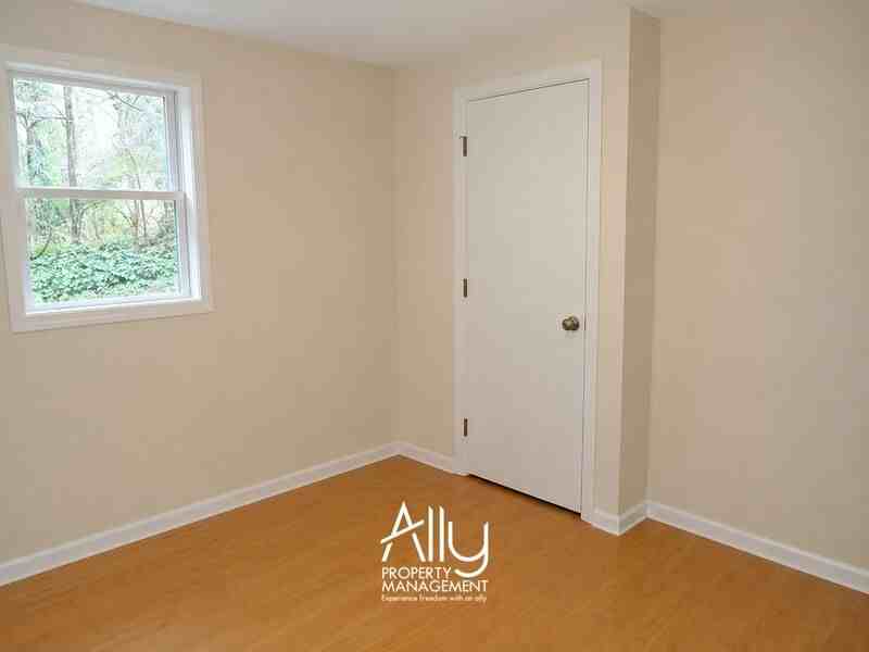 210 Raymond Ave - Photo 7 of 20