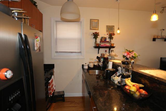 1738 W Altgeld St #1F - Photo 3 of 17