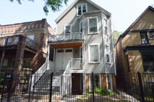 featured image of 1314 W Roscoe St #2