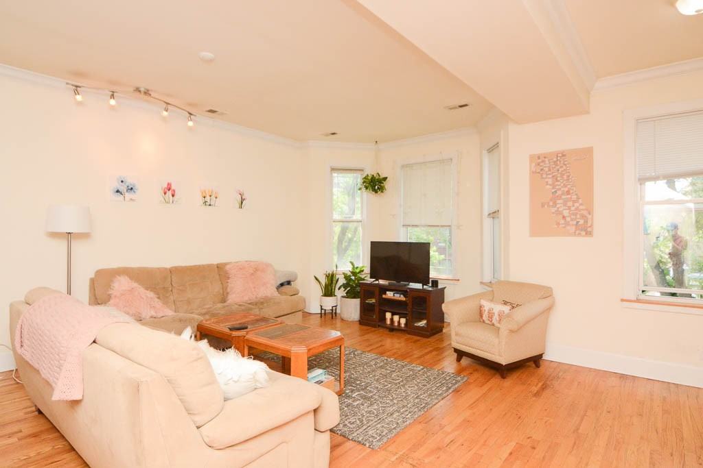 1314 W Roscoe St #2 - Photo 5 of 21