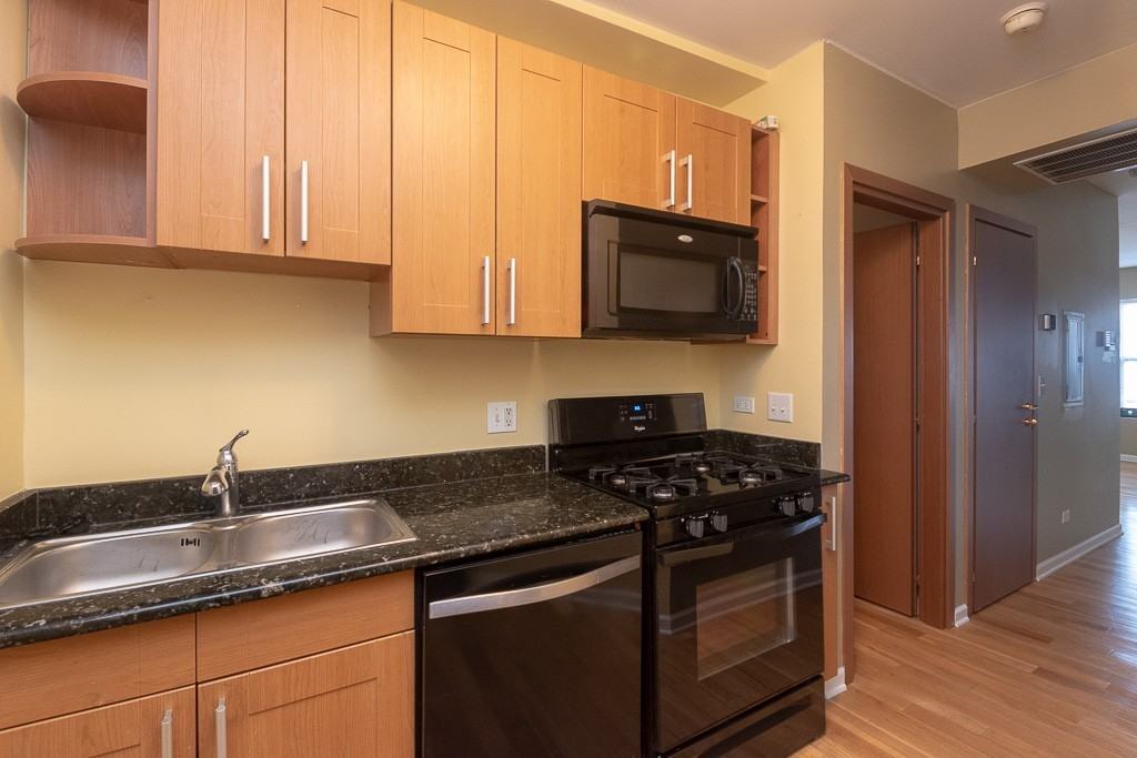 3103 W Lawrence Ave #2 - Photo 2 of 20