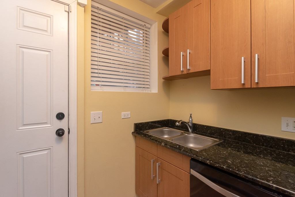3103 W Lawrence Ave #2 - Photo 5 of 20