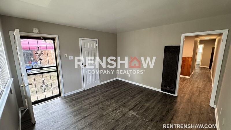 1072 S Willett St - Photo 3 of 16