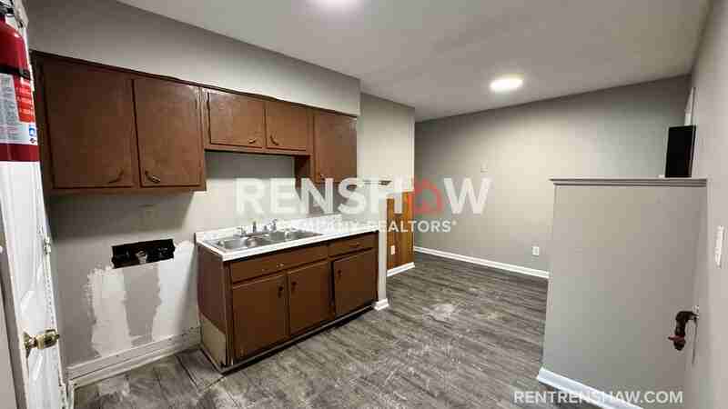 1072 S Willett St - Photo 6 of 16