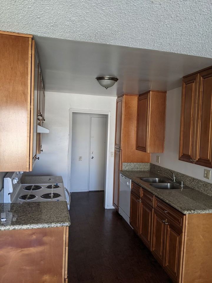 Beverly Wilcox Apartments - Photo 6 of 24