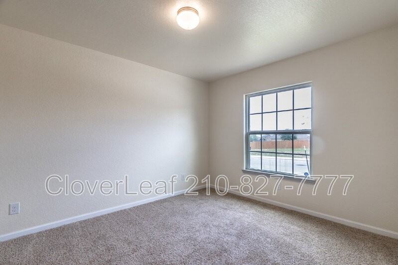 15266 Snug Harbor Way - Photo 7 of 32