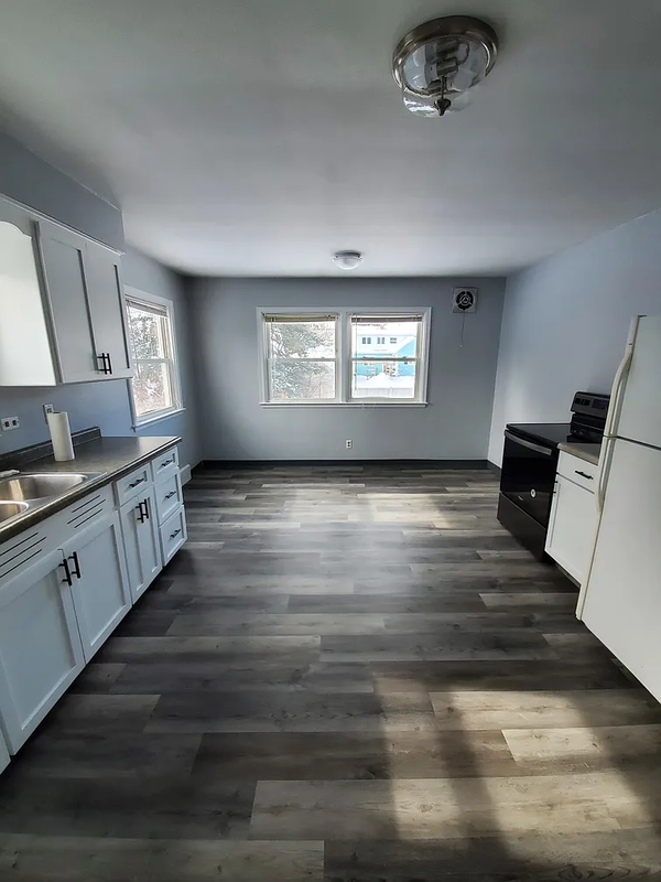 1105 1103/1 5th Ave - Photo 2 of 11