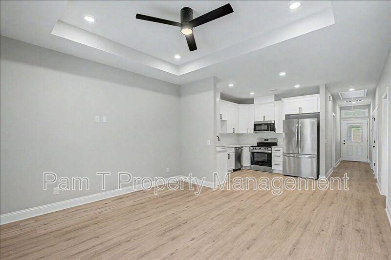 1019 W 35th St #B - Photo 4 of 21