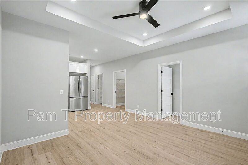 1019 W 35th St #B - Photo 5 of 21