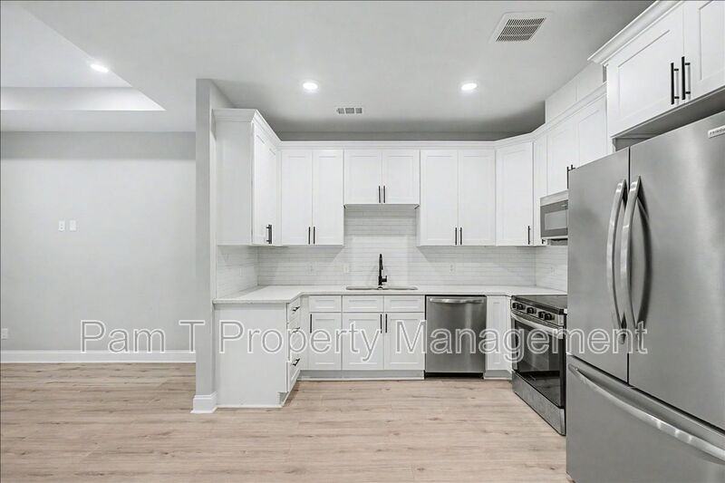 1019 W 35th St #B - Photo 7 of 21