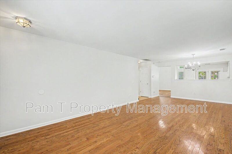 303 Gallery Way - Photo 7 of 28
