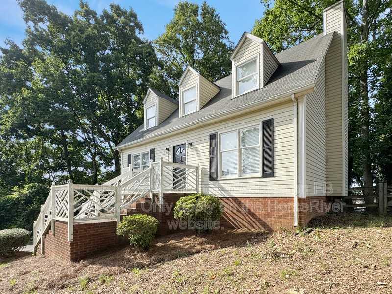 2155 Dave St - Photo 2 of 29