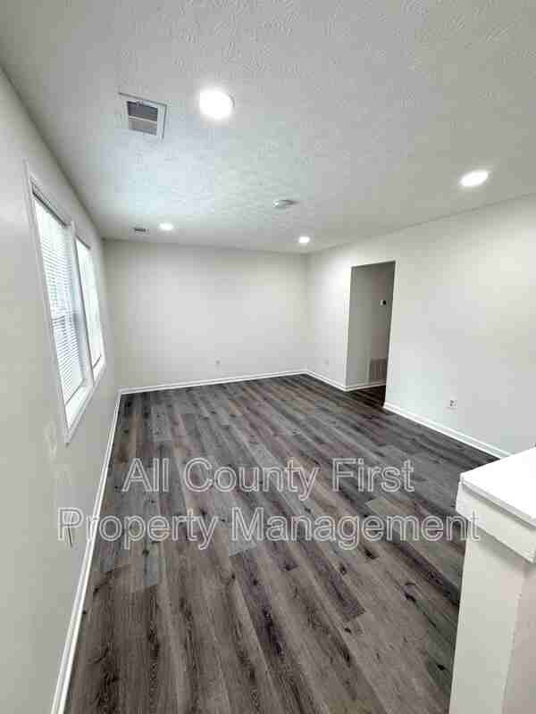 732 S Candler St - Photo 3 of 19