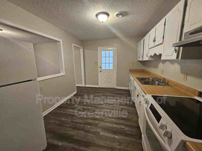 510 Woodside Ln - Photo 6 of 17