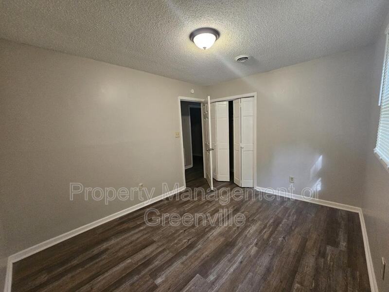 510 Woodside Ln - Photo 7 of 17