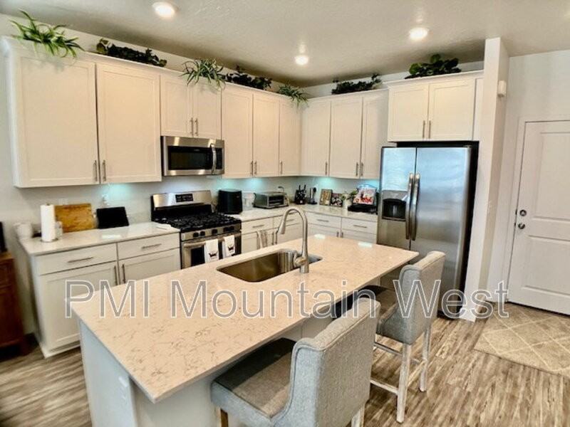 707 S Miller Ave - Photo 7 of 50