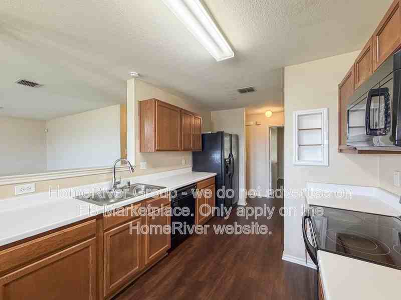 3013 Meadow Bluff Dr - Photo 2 of 20