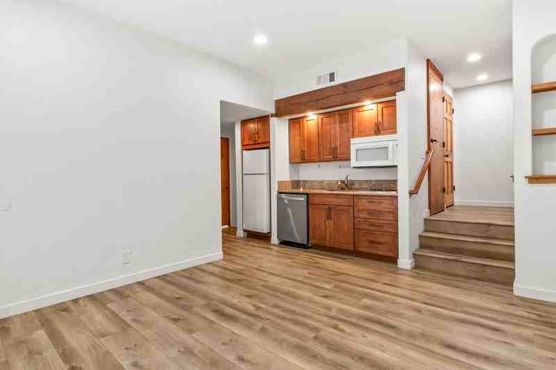 2594 Montgomery Ave - Photo 5 of 34