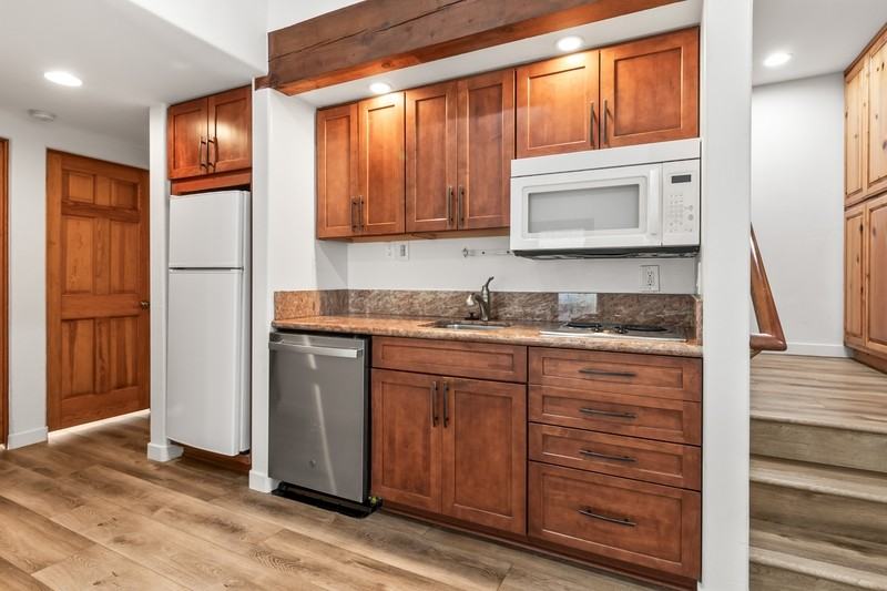 2594 Montgomery Ave - Photo 6 of 34