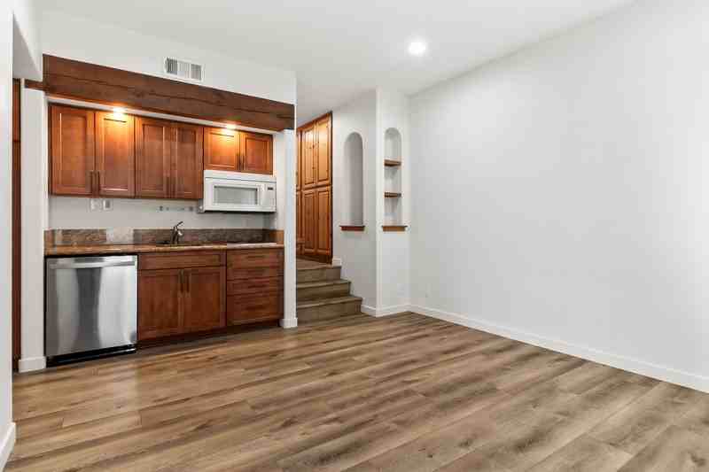 2594 Montgomery Ave - Photo 7 of 34