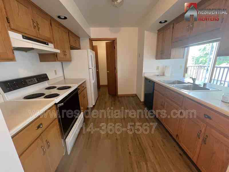 1569 Wisconsin Ave - Photo 5 of 11