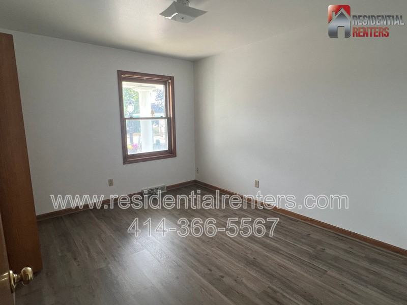 1569 Wisconsin Ave - Photo 6 of 11