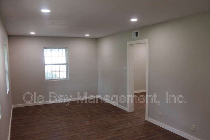 3200 Emogene St - Photo 4 of 24