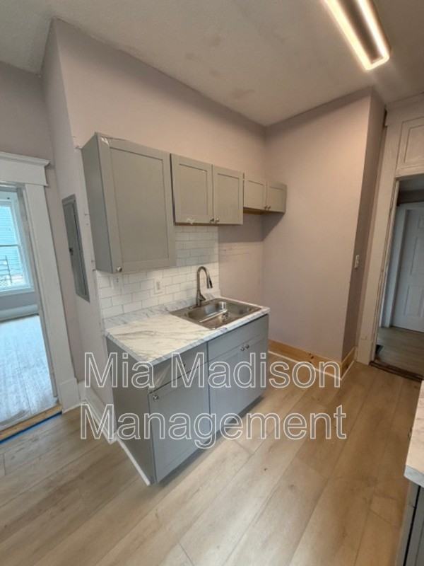 513 W 35Th St. A Lower - Photo 6 of 12