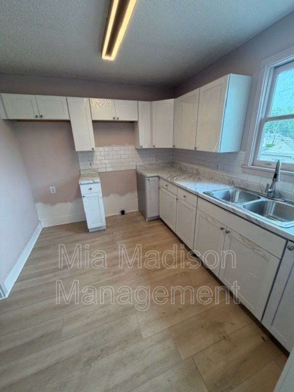 513 W 35Th St. B Upper - Photo 4 of 11