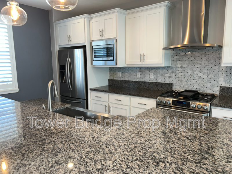 315 Creamery Ln - Photo 7 of 38