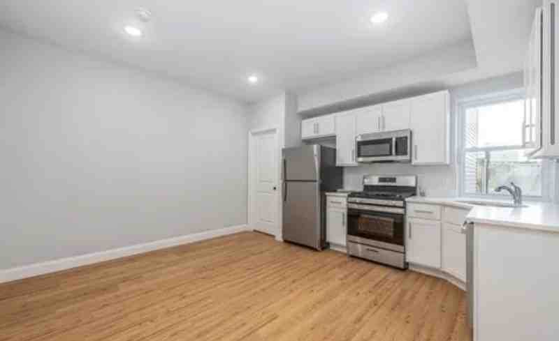 1522 S 9th St - Photo 4 of 16