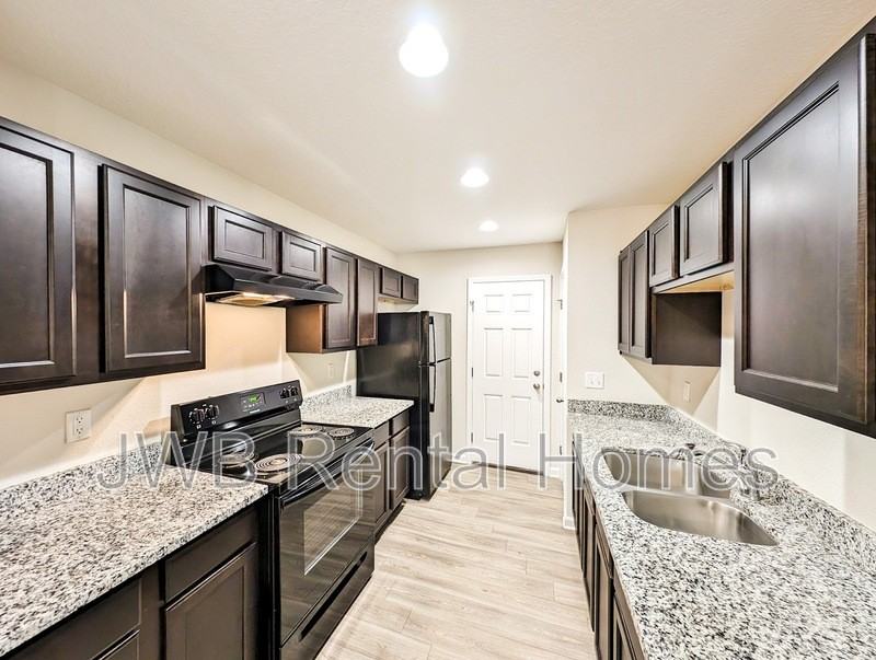 1143 Van Buren St - Photo 2 of 12