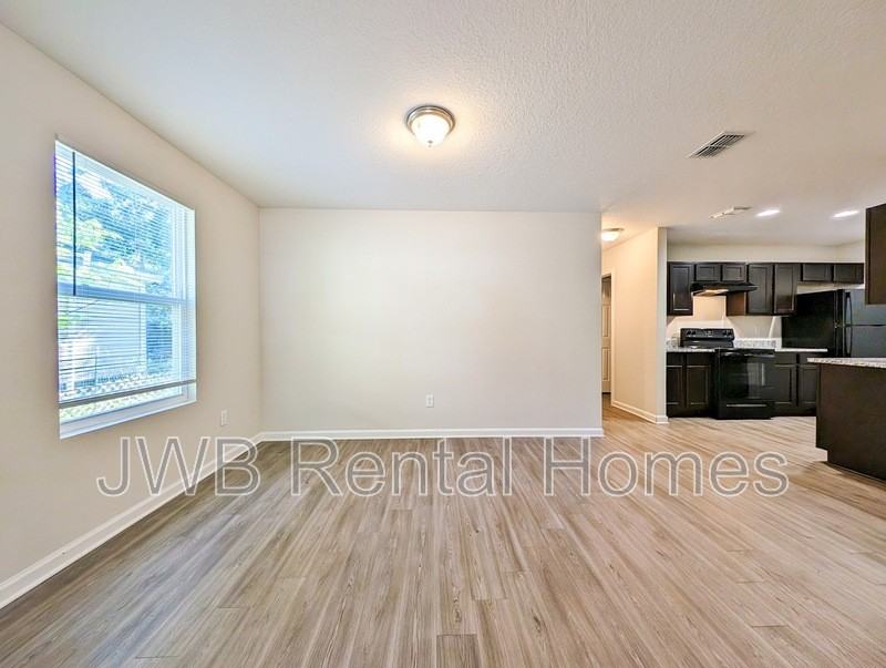 1143 Van Buren St - Photo 4 of 12