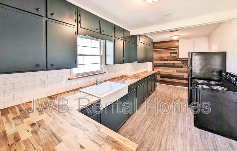 8918 1st Ave - Photo 2 of 12