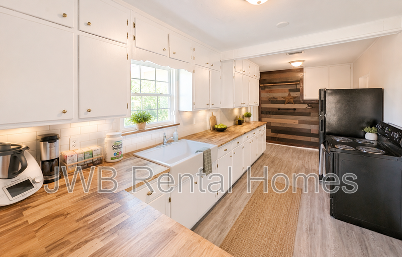 8918 1st Ave - Photo 3 of 12