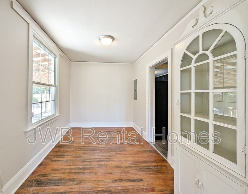 8918 1st Ave - Photo 4 of 12