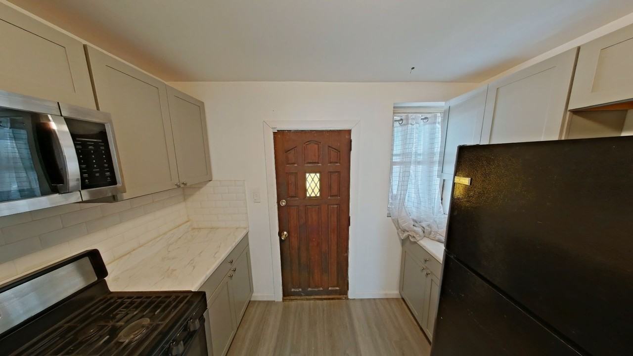 6380 Marsden St - Photo 5 of 12
