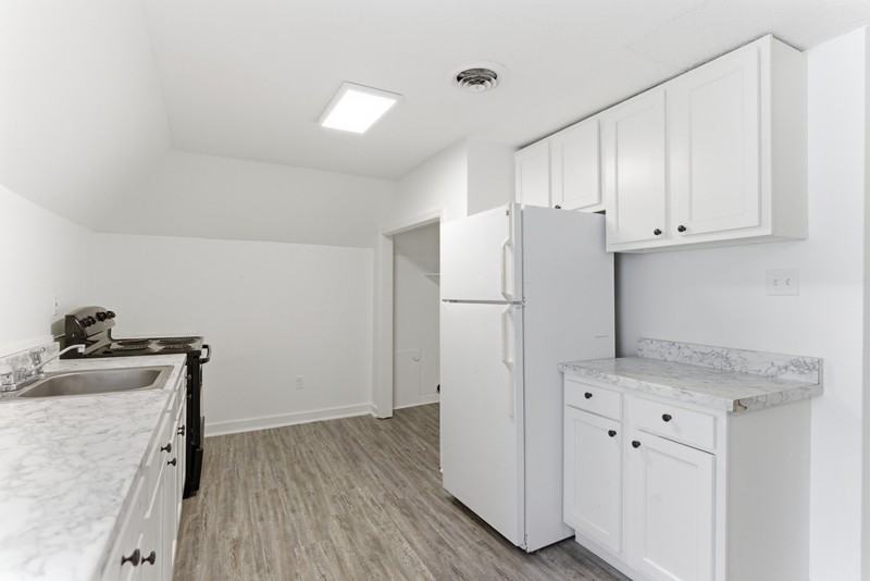 306 E Burwell Ave - Photo 5 of 10